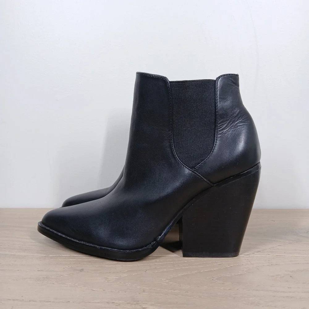 BP Boots Womens 8 Black Leather Ankle Chelsea Block Heel Western Moto Boho Zip